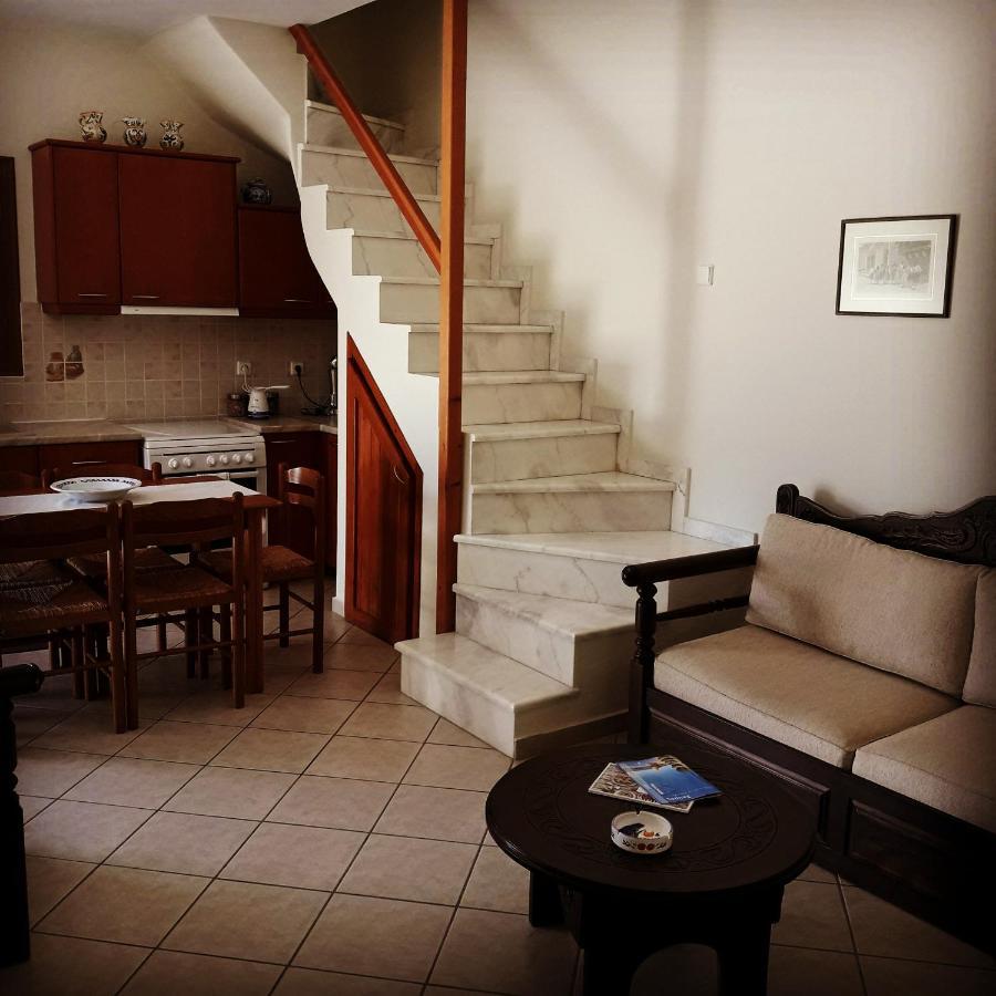 Apartment To Pithari *